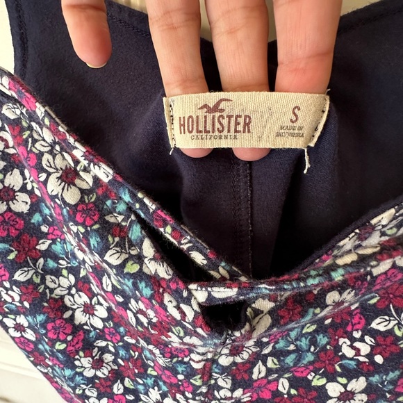 Hollister spaghetti strap crop top - Picture 2 of 4